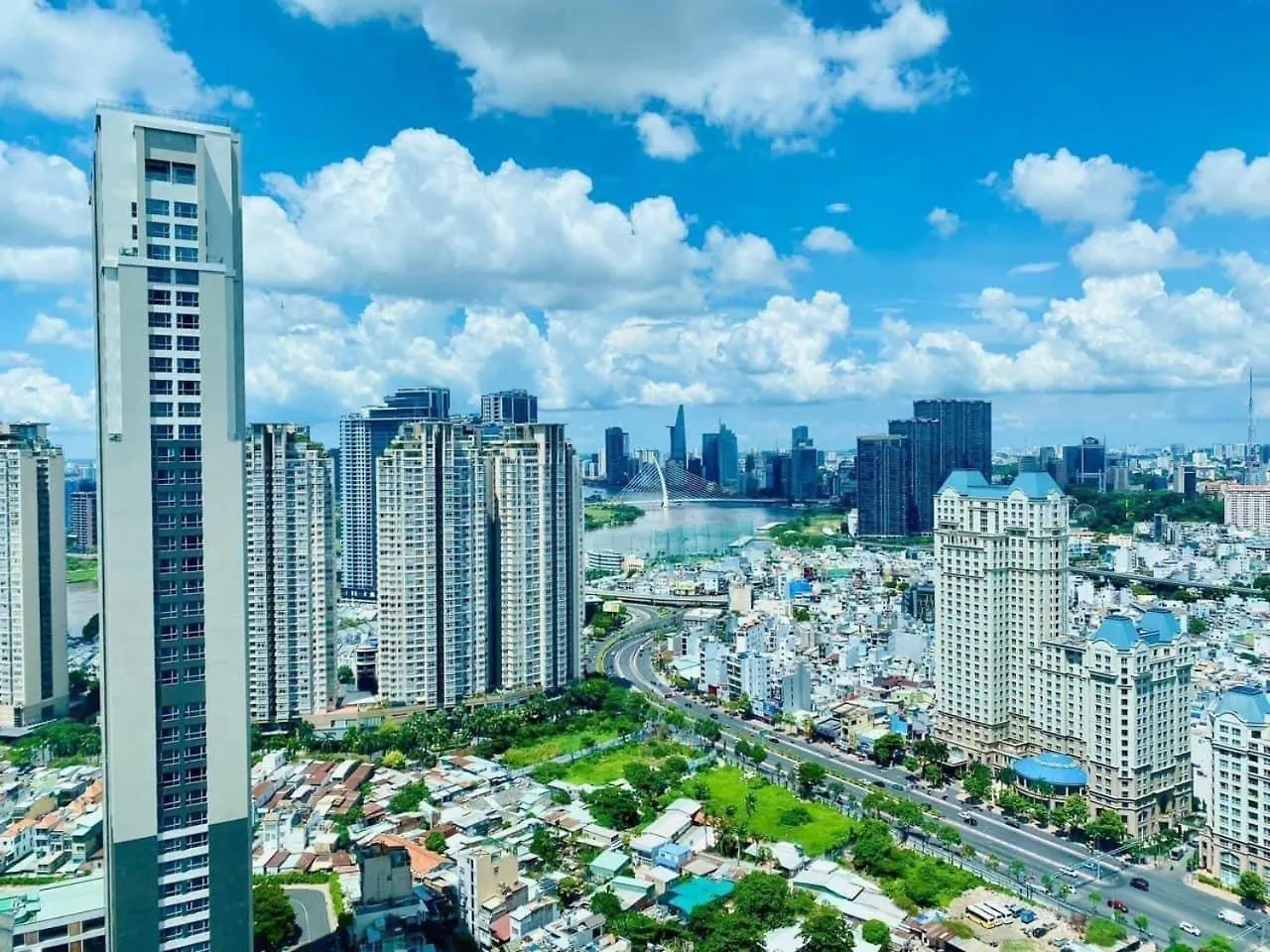 Can Ho Cho Thue O Vinhome Central Park Ho Chi Minh City Apartment