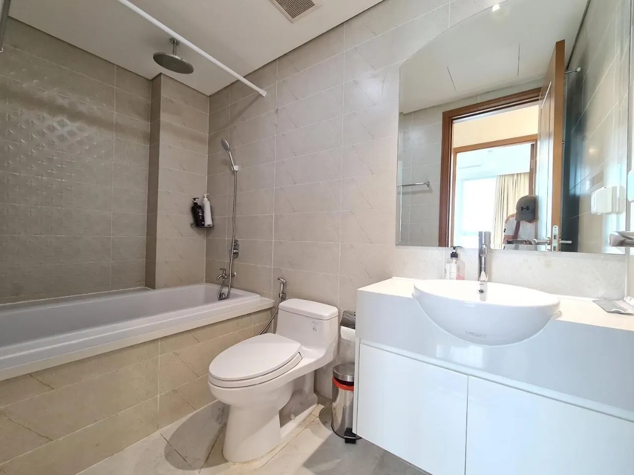 Can Ho Cho Thue O Vinhome Central Park Ho Chi Minh City Apartment